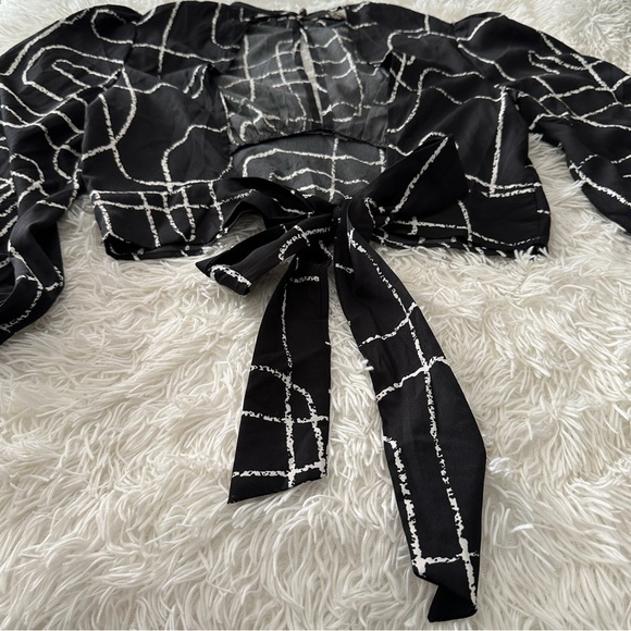 Good Soul Black White Abstract Open Back Tie Blouse High Neck size Medium - Picture 13 of 16